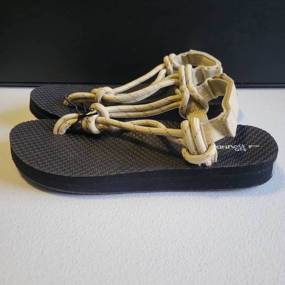 No Boundaries Womens Beige Rope Strap Sandals with Black Footbed O6 - Picture 3 of 5
